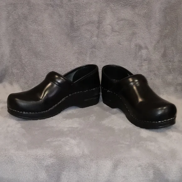 0804 Sanita Leather Clogs - Picture 3 of 8